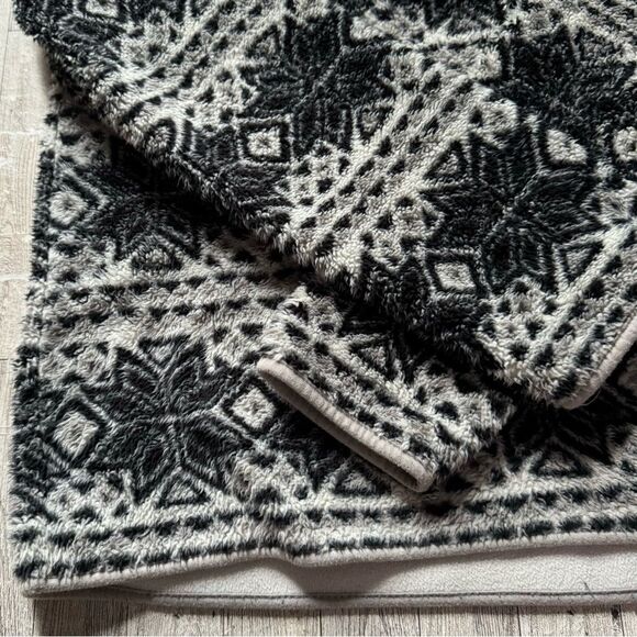 Prince & Fox, B&W Snowflake, Fleece, Half Zip Pullover - Picture 10 of 16